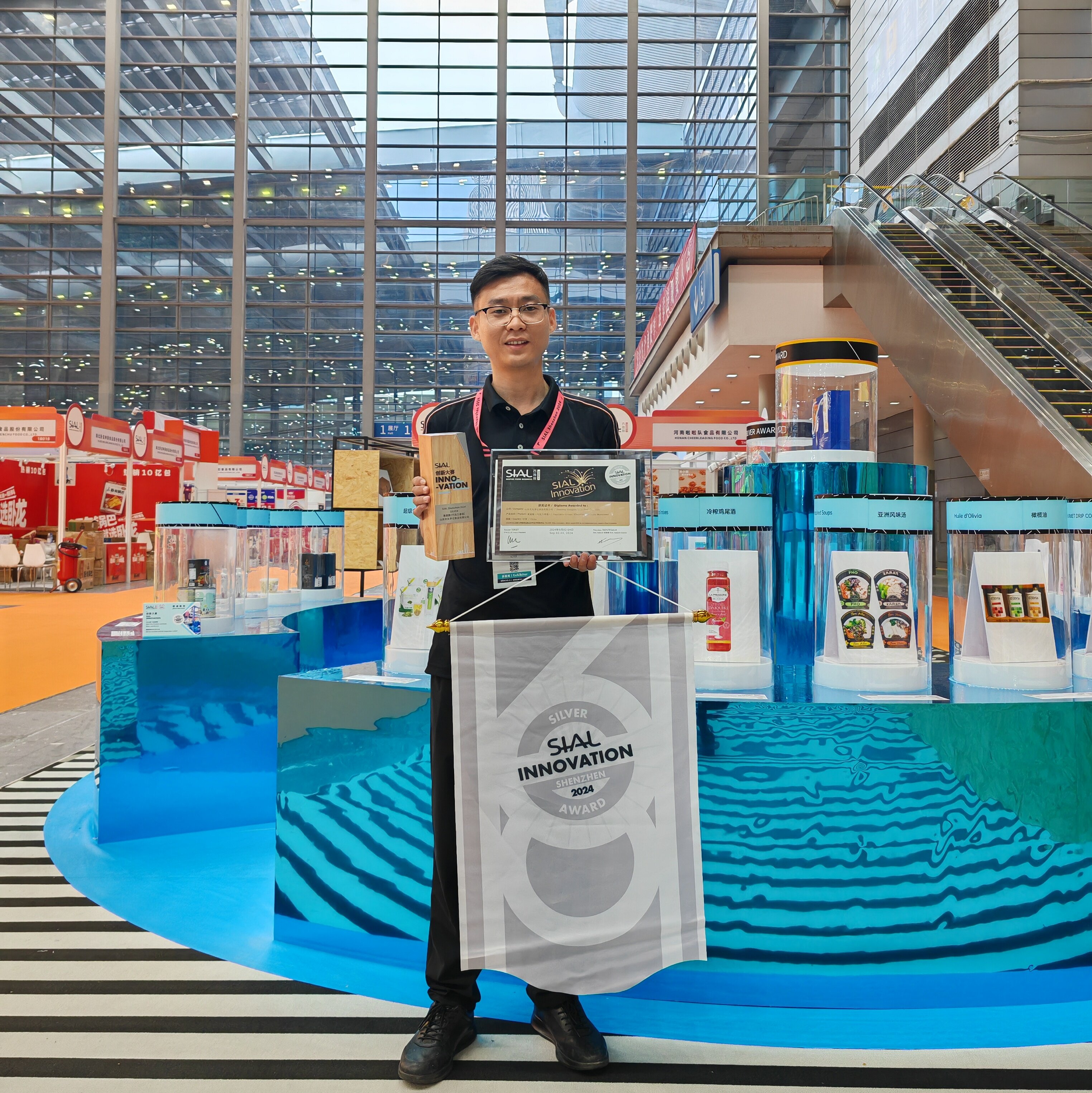 光头李记亮相SIAL西雅国际食品展 喜摘国际创新奖！